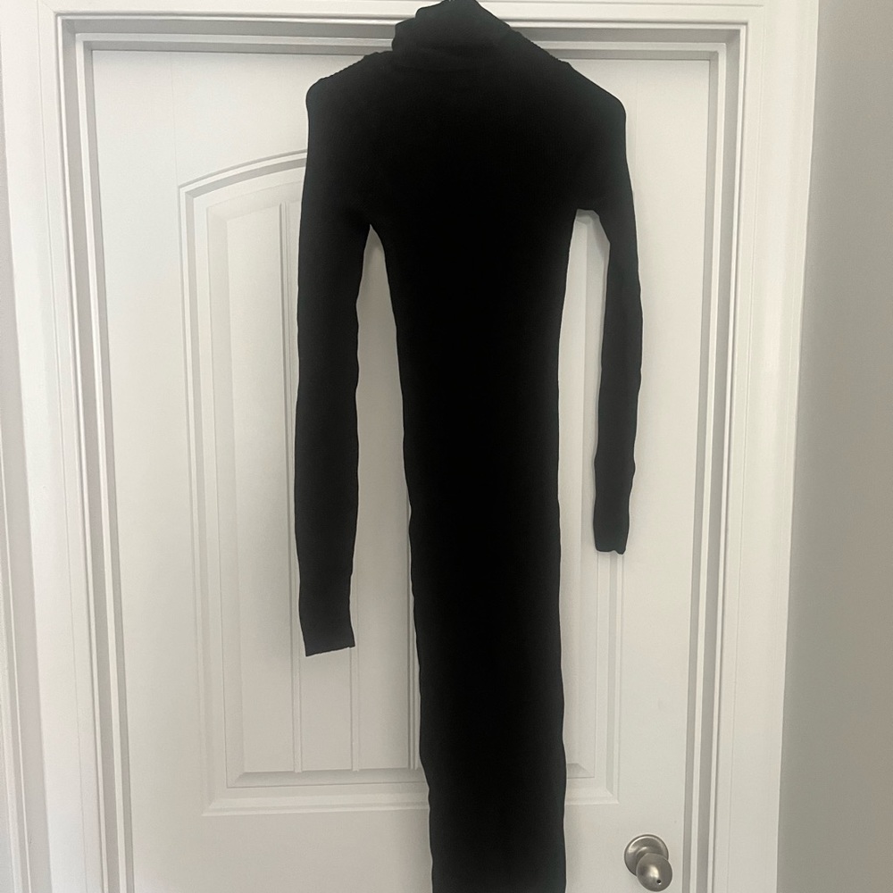 Ricorose ribbed women’s turtleneck dress.